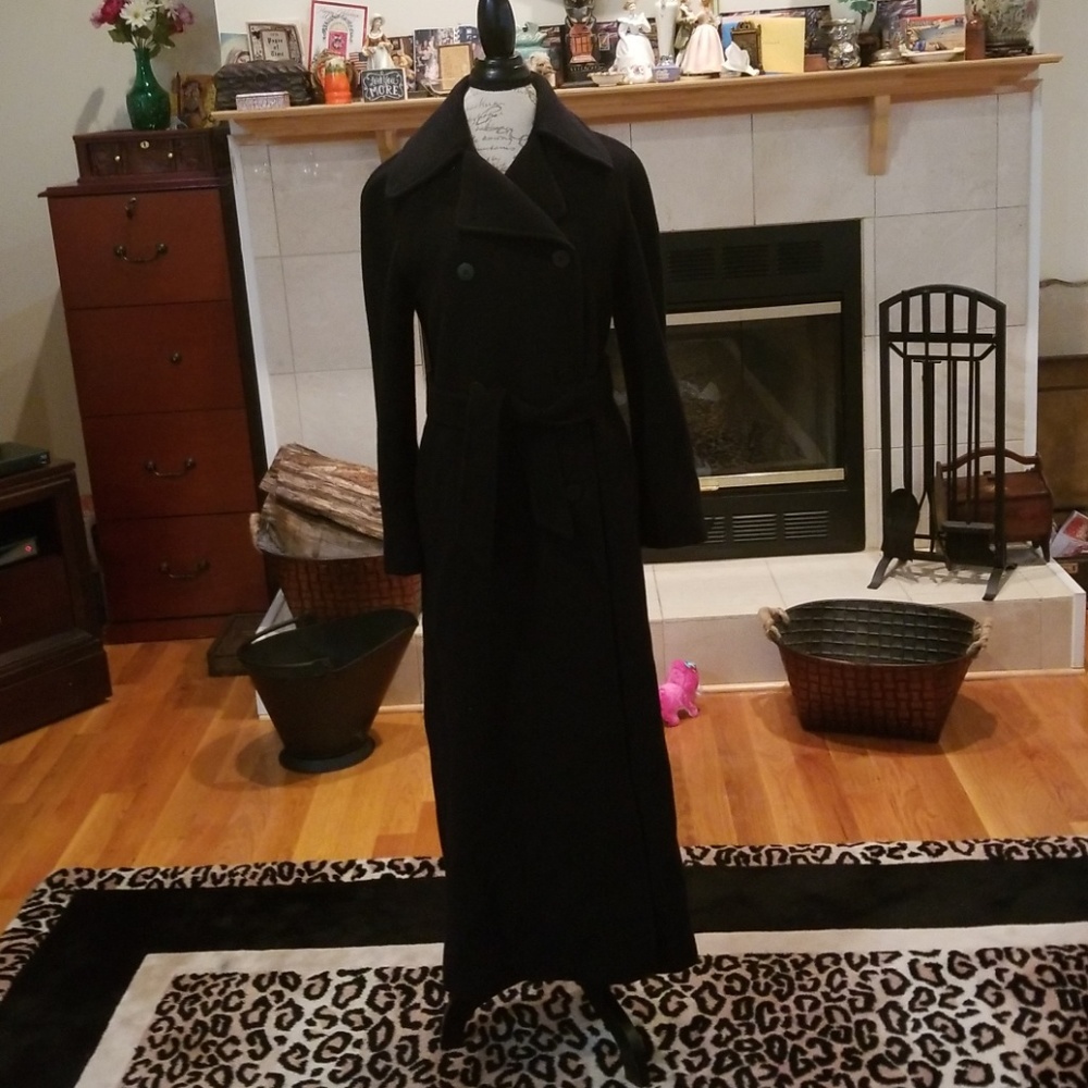 Giorgio  Armani black 100% virgin Lama coat size 2